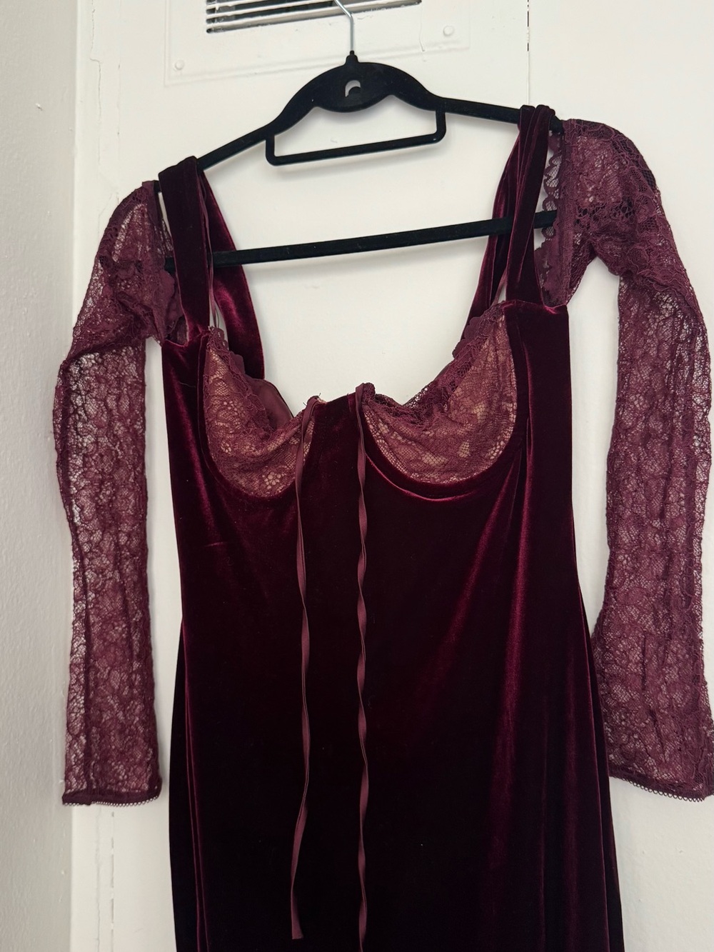 House of CB Ivy Black Cherry Velvet Dress - Picture 5 of 7